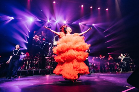 MISIA 福岡市民ホールこけら落し限定ピンバッジと手ぬぐい レア
