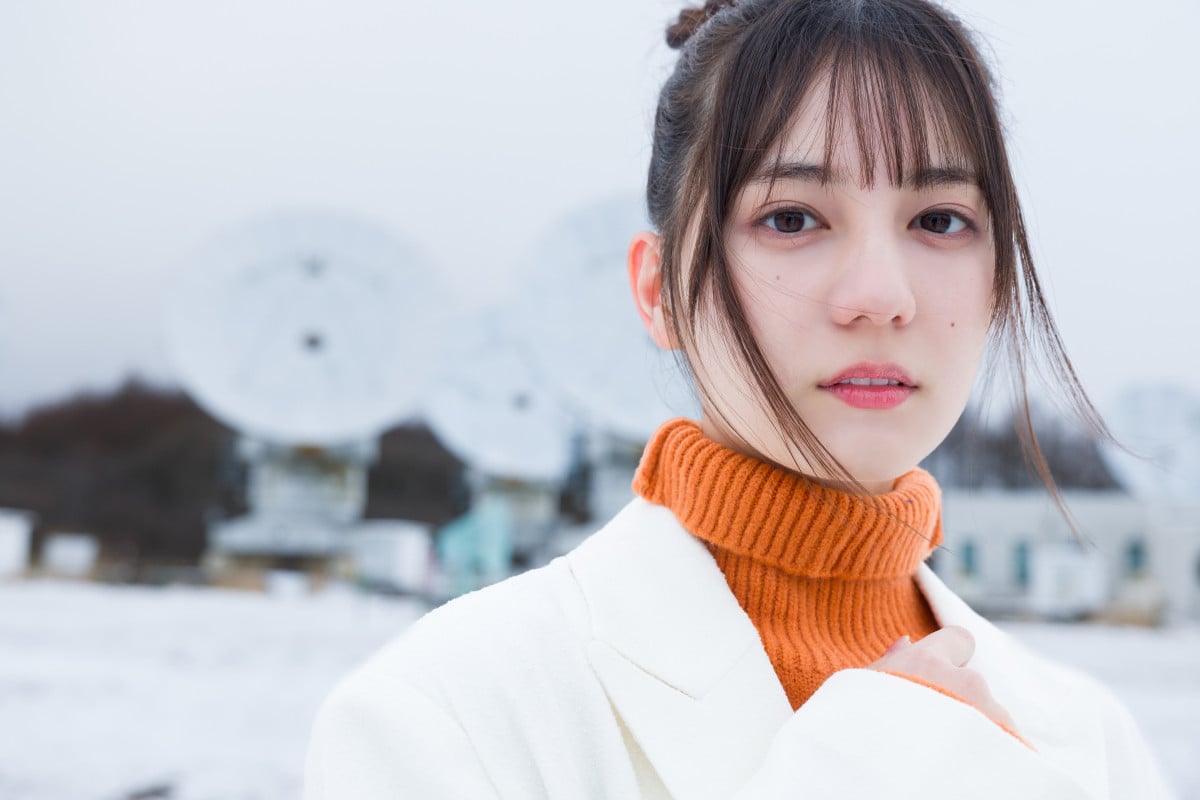 日向坂46小坂菜緒、『名探偵コナン』コラボグラビア 最新映画の
