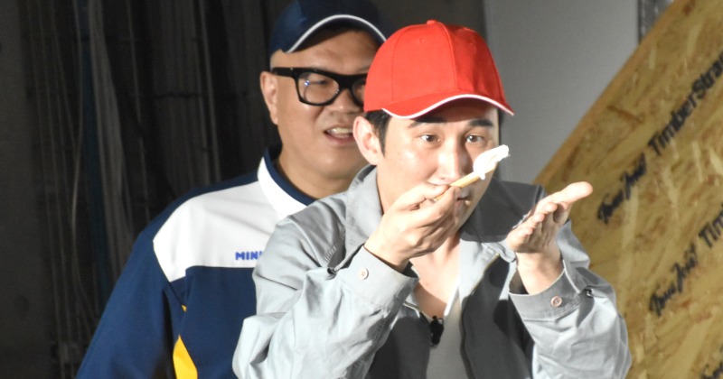 シソンヌじろう、夢のソフトクリームサーバーから直食い ミニストップ