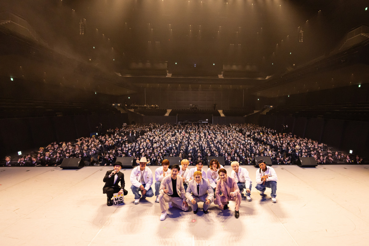 ダンスを学びながら卒業資格が取得できるEXPG高等学院、入学・卒業式で