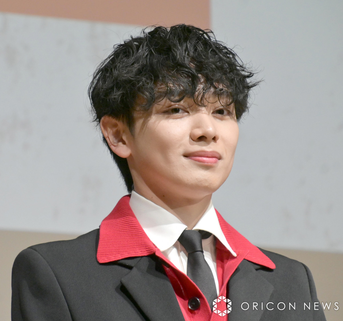 成琉太朗⑤⑤⑨14 宮世琉弥、“大爆発”コート姿の新プロフィル画像に歓喜の声「カッコ良