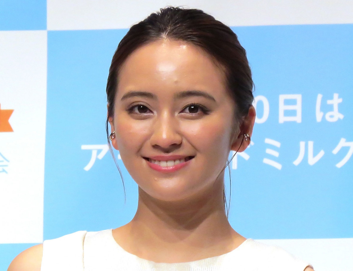 上嶋祐佳 岡田結実の母、娘の結婚発表当日に「祝福」動画 ファミリーで混浴ショットも | ORICON NEWS
