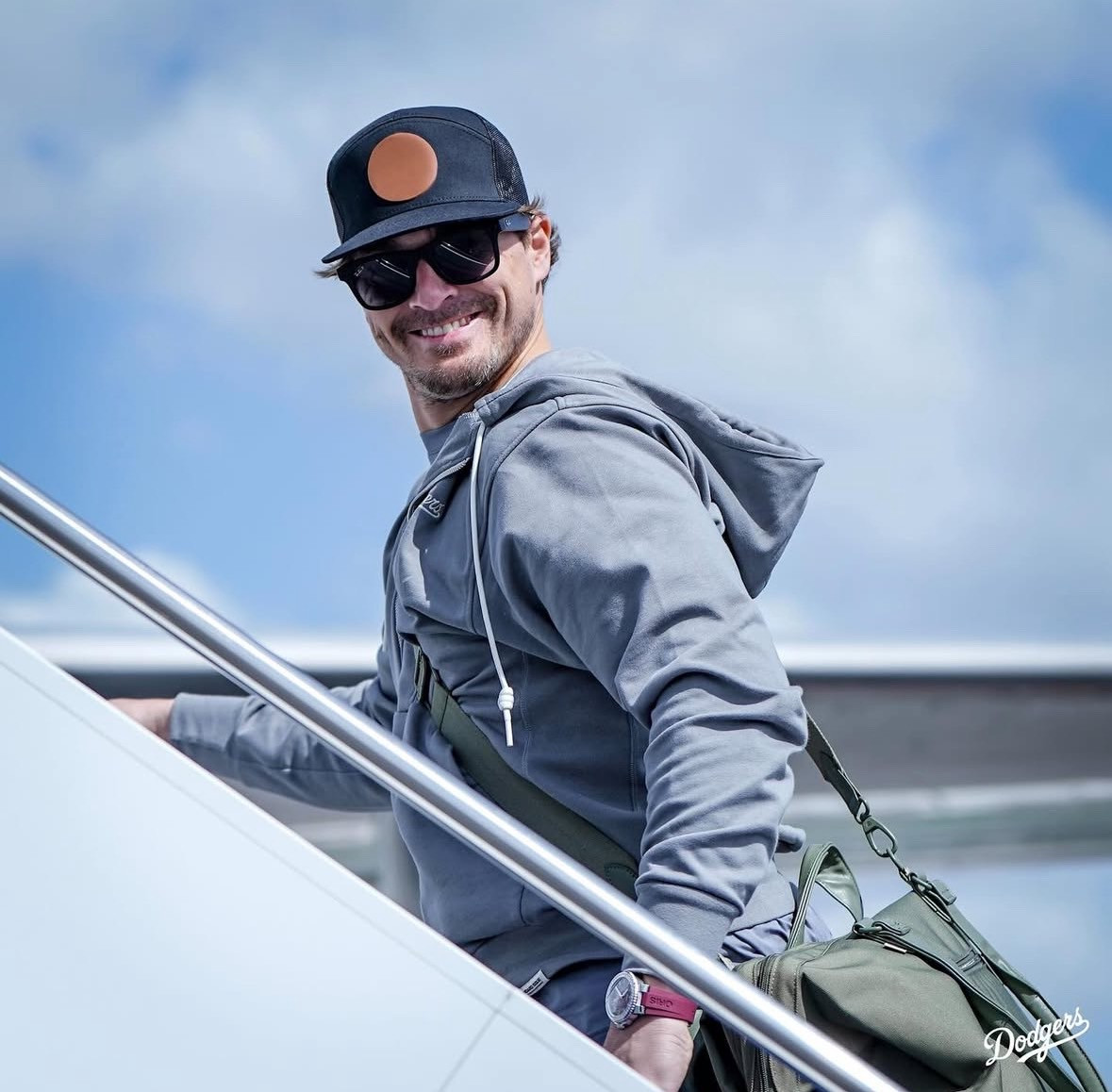 画像・写真 | 山本由伸、肩に掛けた“高級バッグ”にファン注目「春