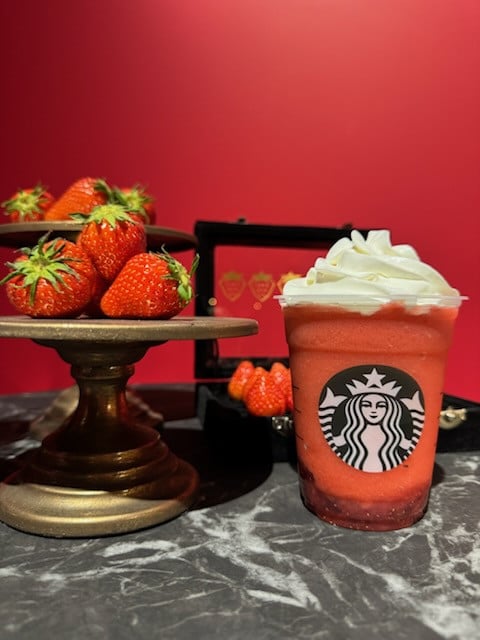スタバ新作レポ】いちご好き歓喜、フラペでしかできない“いちご