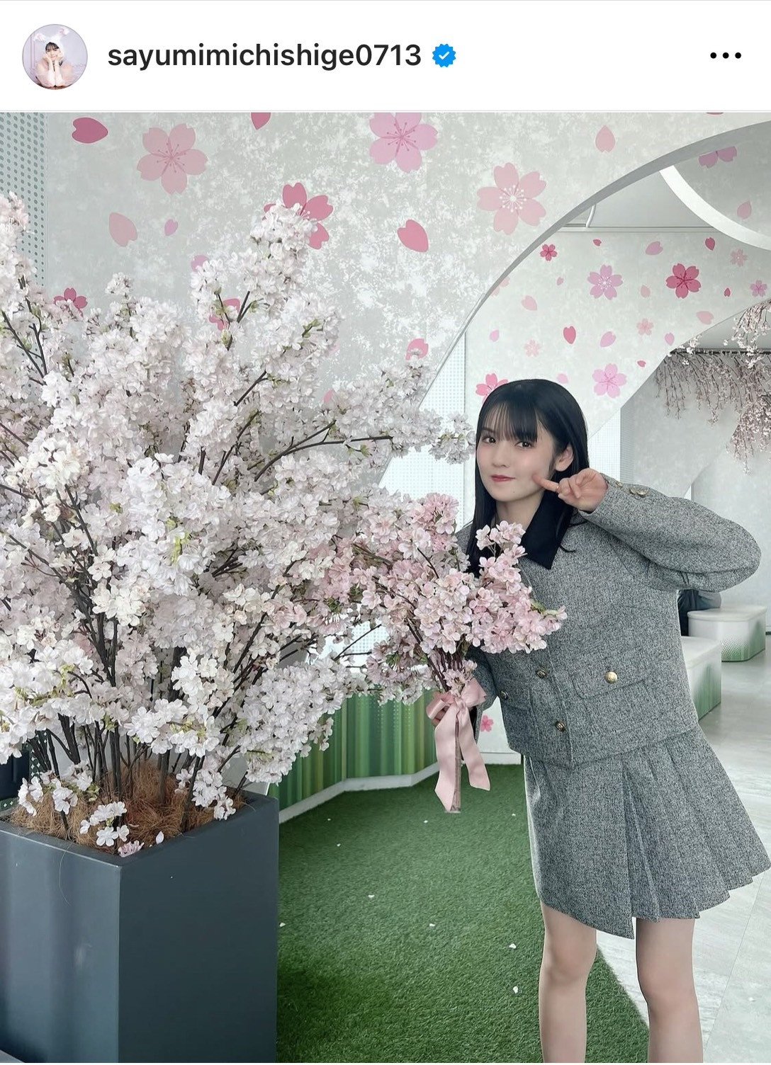 画像・写真 | 道重さゆみ、ミニスカで美脚披露「めっちゃ足細い