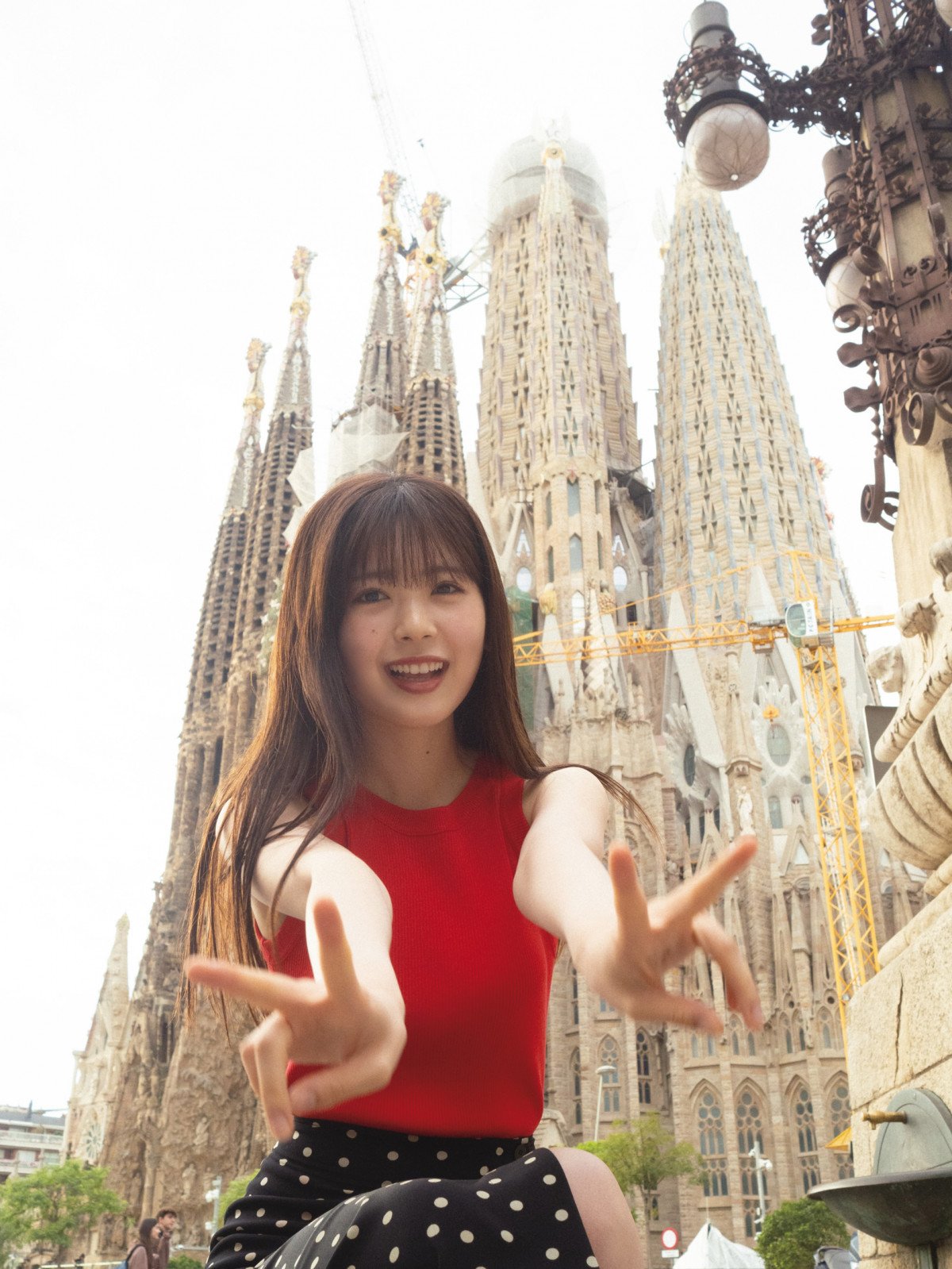 乃木坂46筒井あやめ、顔よりも大きなパンを頬張る“もぐめん”ショット