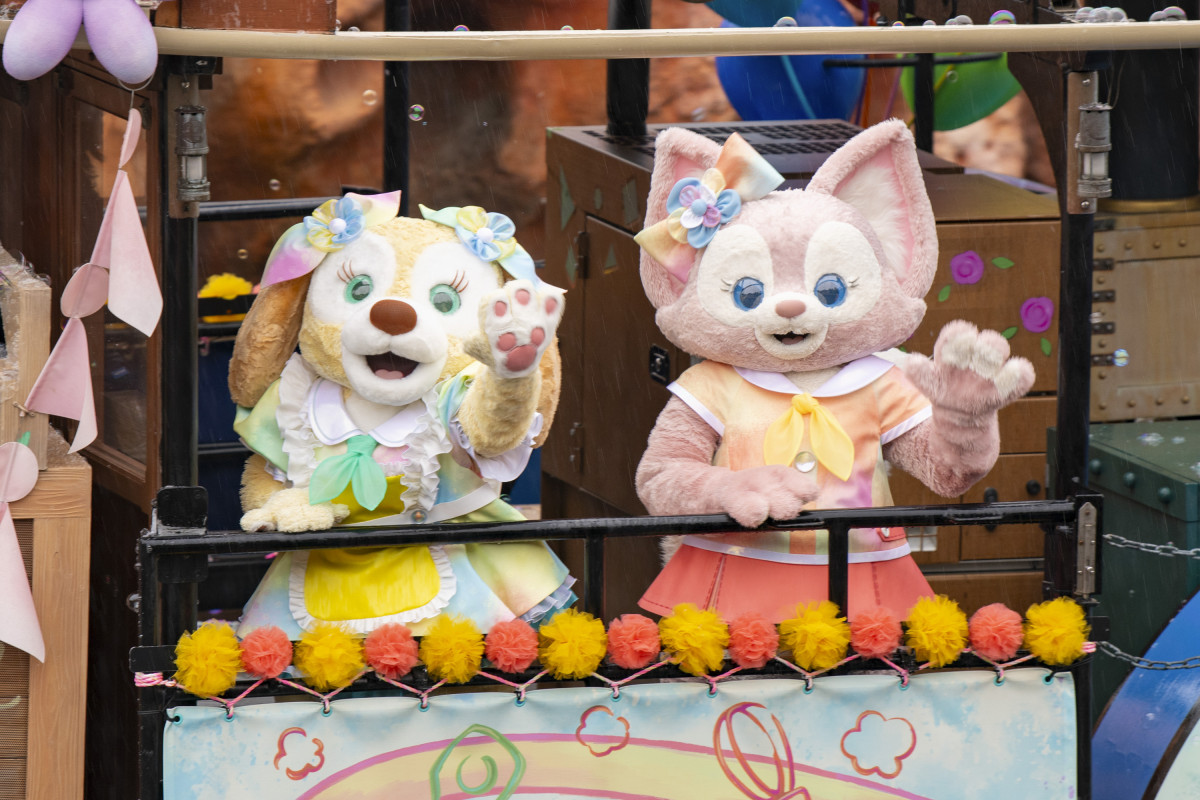 一瞬で退場!? 会場騒然…ダッフィー＆フレンズの新ショーは瞬き禁止の