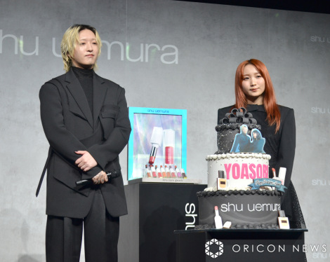 �w�V���E �E�G���� �u�����h�A���o�T�_�[���\��x�ɏo�Ȃ���YOASOBI�i������jAyase�Aikura�iC�jORICON NewS inc. 