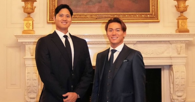 山本由伸、背伸びする“身長193cm”大谷翔平にバツ印 まさかの2ショットにSNS爆笑「由伸の背伸びが可愛すぎる」「ホワイトハウスで背伸び」