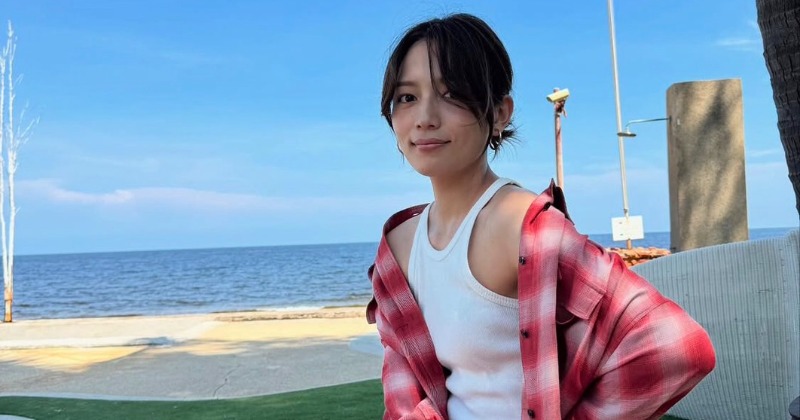 川口春奈、生脚＆デコルテ全開の肌見せスタイル「きれいな美脚