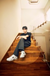 �uNew Balance�v�̃X�j�[�J�[�L�����y�[���ɓo�ꂷ��BOYNEXTDOOR�EWOONHAK 