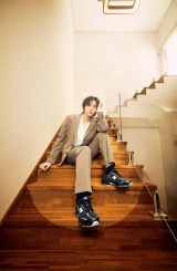 �uNew Balance�v�̃X�j�[�J�[�L�����y�[���ɓo�ꂷ��BOYNEXTDOOR�ESUNGHO 