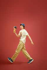 �uNew Balance�v�̃X�j�[�J�[�L�����y�[���ɓo�ꂷ��BOYNEXTDOOR�ESUNGHO 