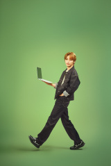 �uNew Balance�v�̃X�j�[�J�[�L�����y�[���ɓo�ꂷ��BOYNEXTDOOR�ETAESAN 