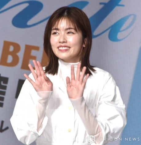 画像・写真 | 小芝風花、純白衣装で笑顔振りまく 『べらぼう』の