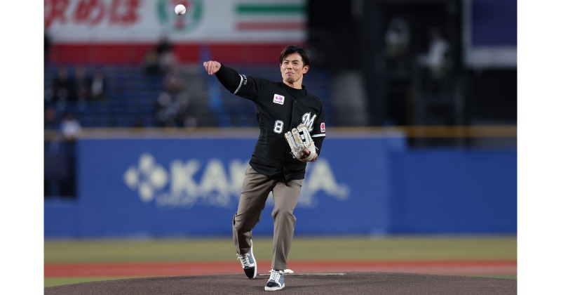 千葉ロッテ 今江敏晃 実使用スパイク 千葉ロッテOB・今江敏晃、始球式に登場「ひさしぶりに聞いた応援