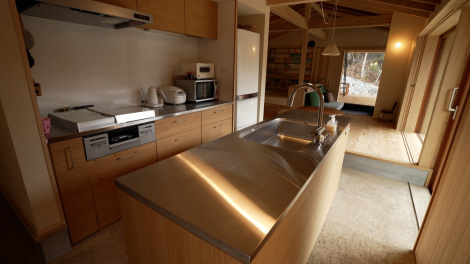 12�������w�Z�l�\�F �x��聁�O�a�y�i�������j�y�Ԃ̃L�b�`���iC�jMBS 