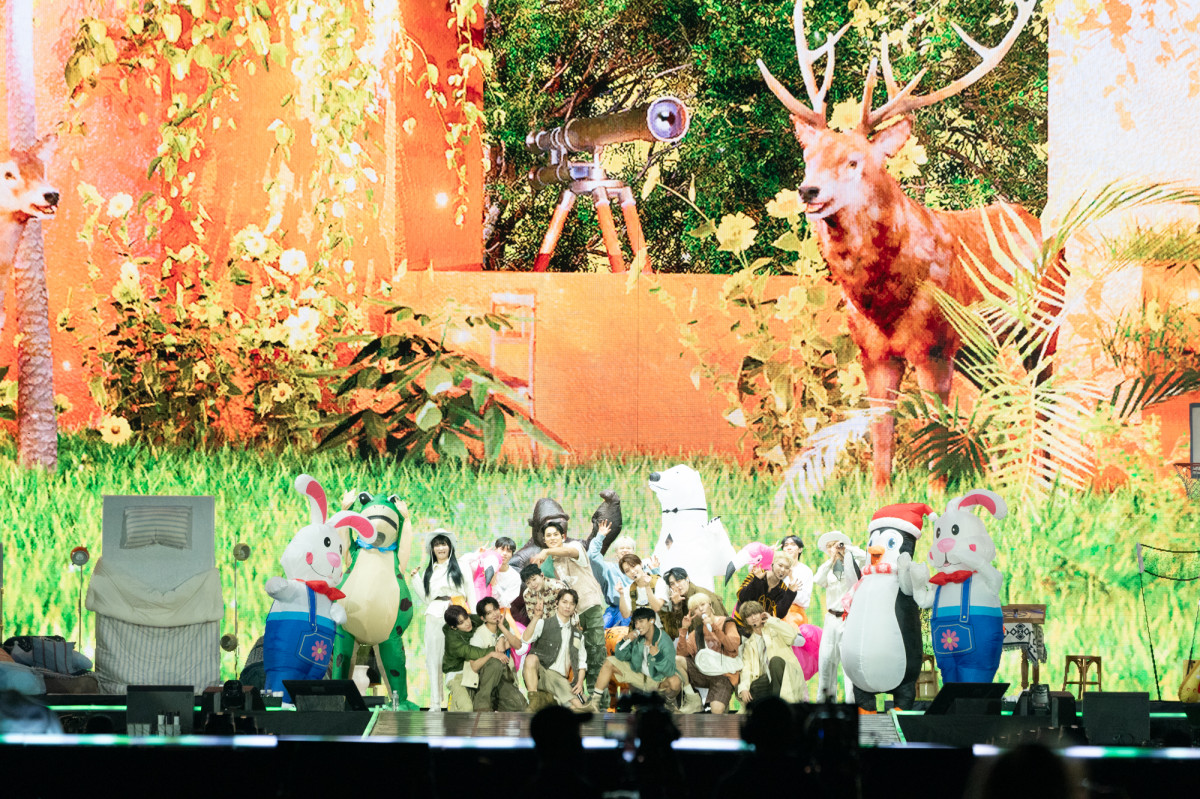 RT[gfwSEVENTEEN [RIGHT HERE] WORLD TOUR IN CINEMASxuSnap Shootv(C)2025 PLEDIS & HYBE. & CJ 4DPLEX Co., Ltd. 