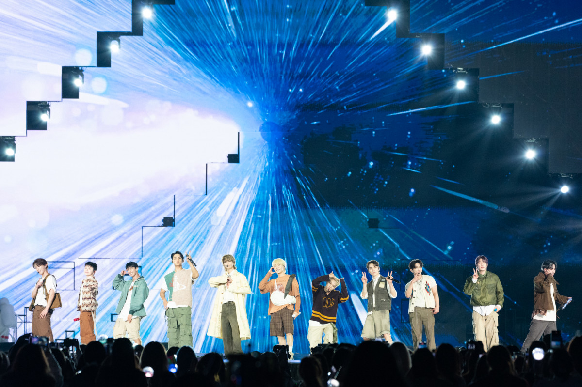 RT[gfwSEVENTEEN [RIGHT HERE] WORLD TOUR IN CINEMASxu - EIĂ-v(C)2025 PLEDIS & HYBE. & CJ 4DPLEX Co., Ltd. 