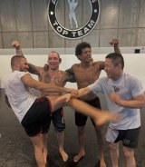 UFCtC҂̃AbVhEpg[W()Ɩxi(E)̃tFCXIt(摜͖xiX) 