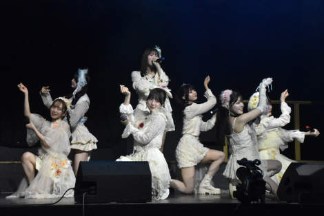 �w�f�B�O�E�j���[�E�A�C�R���E�A���[�h 2025SS�x�ɏo�Ȃ���fav me �iC�jORICON NewS inc. 