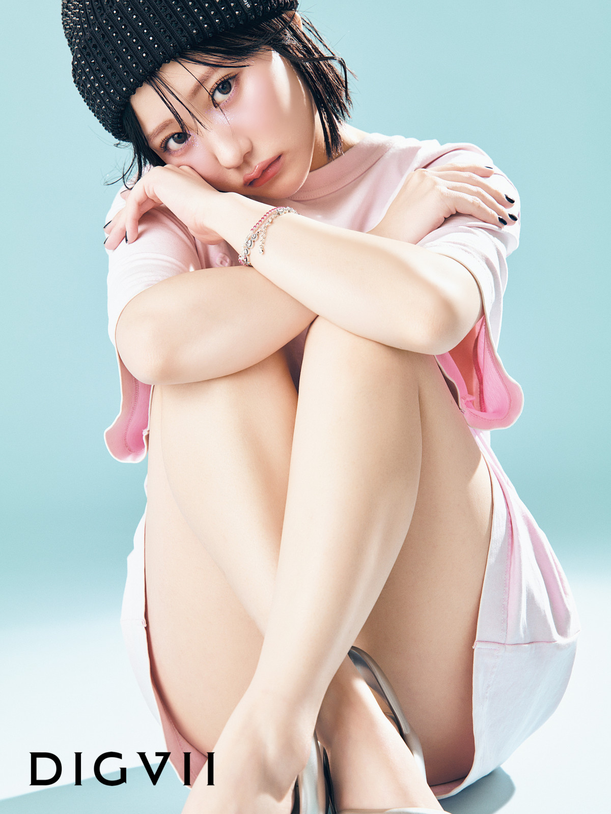 Z世代のグラビアクイーン”田中美久、あざとモードな肌見せショット披露