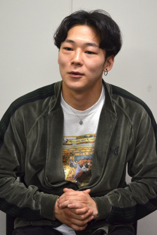 5��4���wRIZIN�j�Ղ�x�Œ��v�׉��Ƒΐ킷��A�����t�W�e���r�Ј��t�@�C�^�[�̃E�U�����V�� �iC�jORICON NewS inc. 