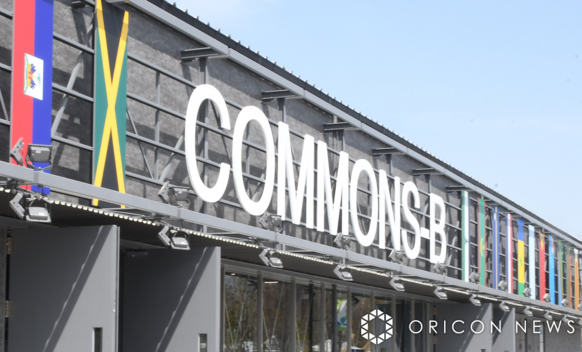 ���E�֐�����  �i�E���̓W��������R�����Y-B �iC�jORICON NewS inc.