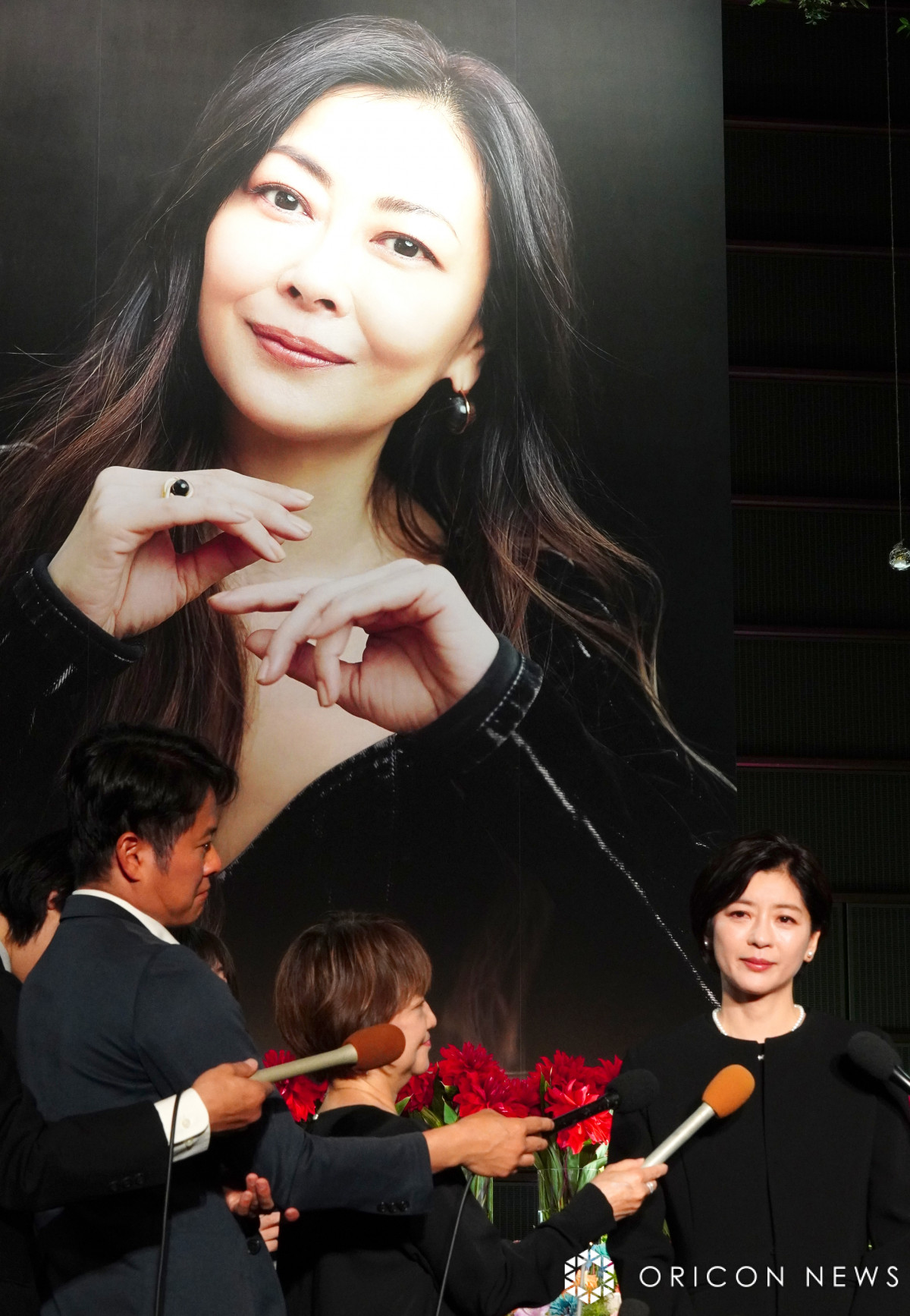 中山美穂さんお別れの会がしめやかに 小泉今日子ら関係者800人