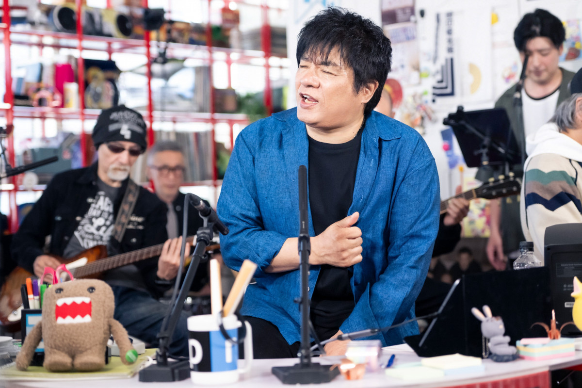 ASKA、NHK『tiny desk concerts JAPAN』で“原点”に立ち返る 完全生歌で