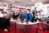 wtiny desk concerts JAPANxV[Y2̏ɓoꂷASKA (C)NHK 