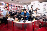 wtiny desk concerts JAPANxV[Y2̏ɓoꂷASKA (C)NHK 