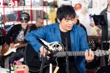 wtiny desk concerts JAPANxV[Y2̏ɓoꂷASKA (C)NHK 