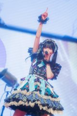 �f�r���[���C�u �wSTARTING NEW WORLD�x���J�Â���fav me�E���쎛�� PHOTO:Masayo�A�|�e���}���� 