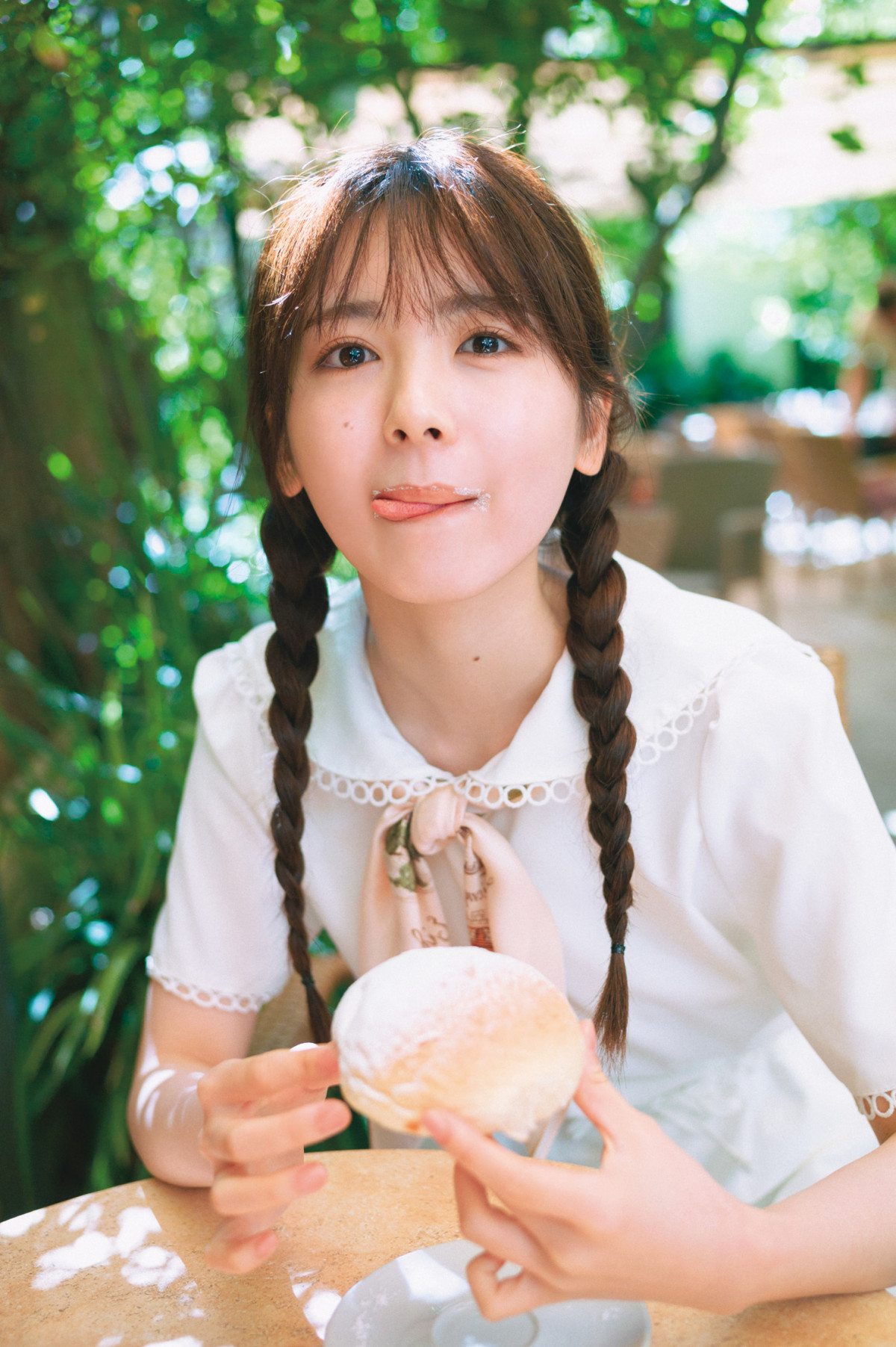 乃木坂46筒井あやめ、三つ編み姿であざとい舌ペロショット 写真