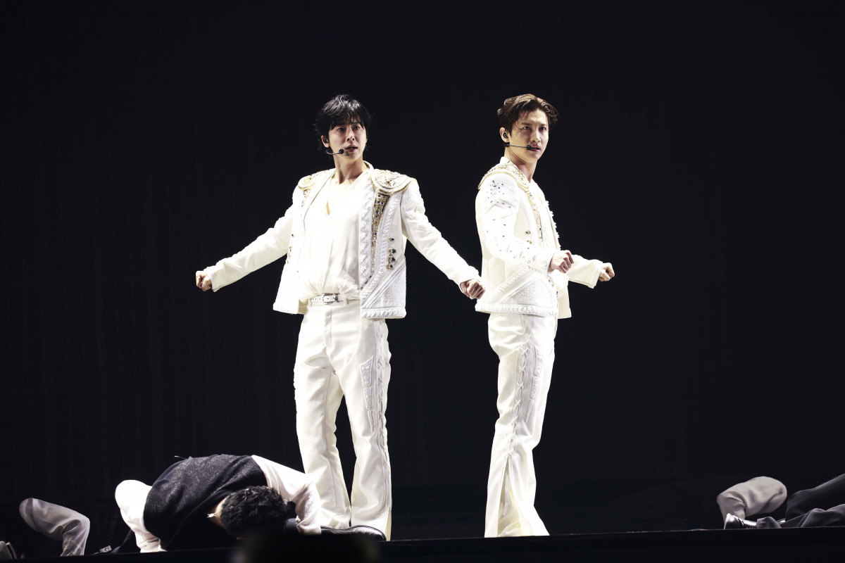 w_N 20th Anniversary LIVE TOUR ZONExh[JÂ_N()zA`~ 