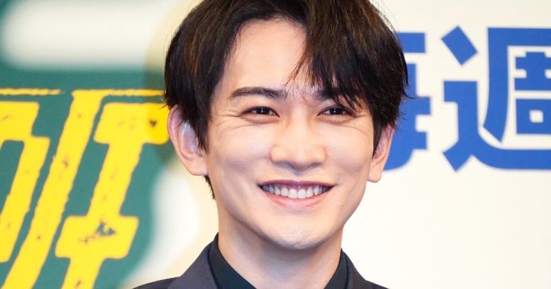 町田啓太＆泉里香、ドラマの夫婦を超えたオフショット公開！リビングでくつろぐ姿に「美男美女」の声