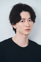 �w���l����L���O�I�[�W���[ �t�B�����E�R���T�[�g�x�ɏo������r�c���u 