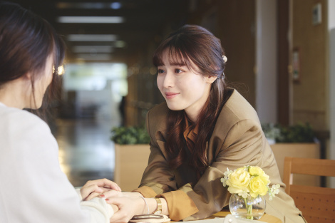 Amazon Original�h���}�w���̕v�ƌ������āx�ɏo�����锒�ΐ��iC�j2025. CJ ENM JAPAN / STUDIO DRAGON all rights reserved 