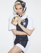 �~�X�E�t�F�C�����wSUPER MARC JACOBS PHOTOGRAPHED BY LESLIE KEE�x�̃��f���Ƃ��ĎQ�� 