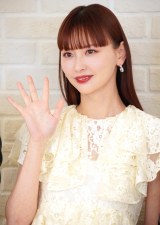 ABEMA���O���h�T�o�C�o���w�E�F�f�B���O�E�H�[�Y�xMC������ނɎQ��������؂��� �iC�jORICON NewS inc. 