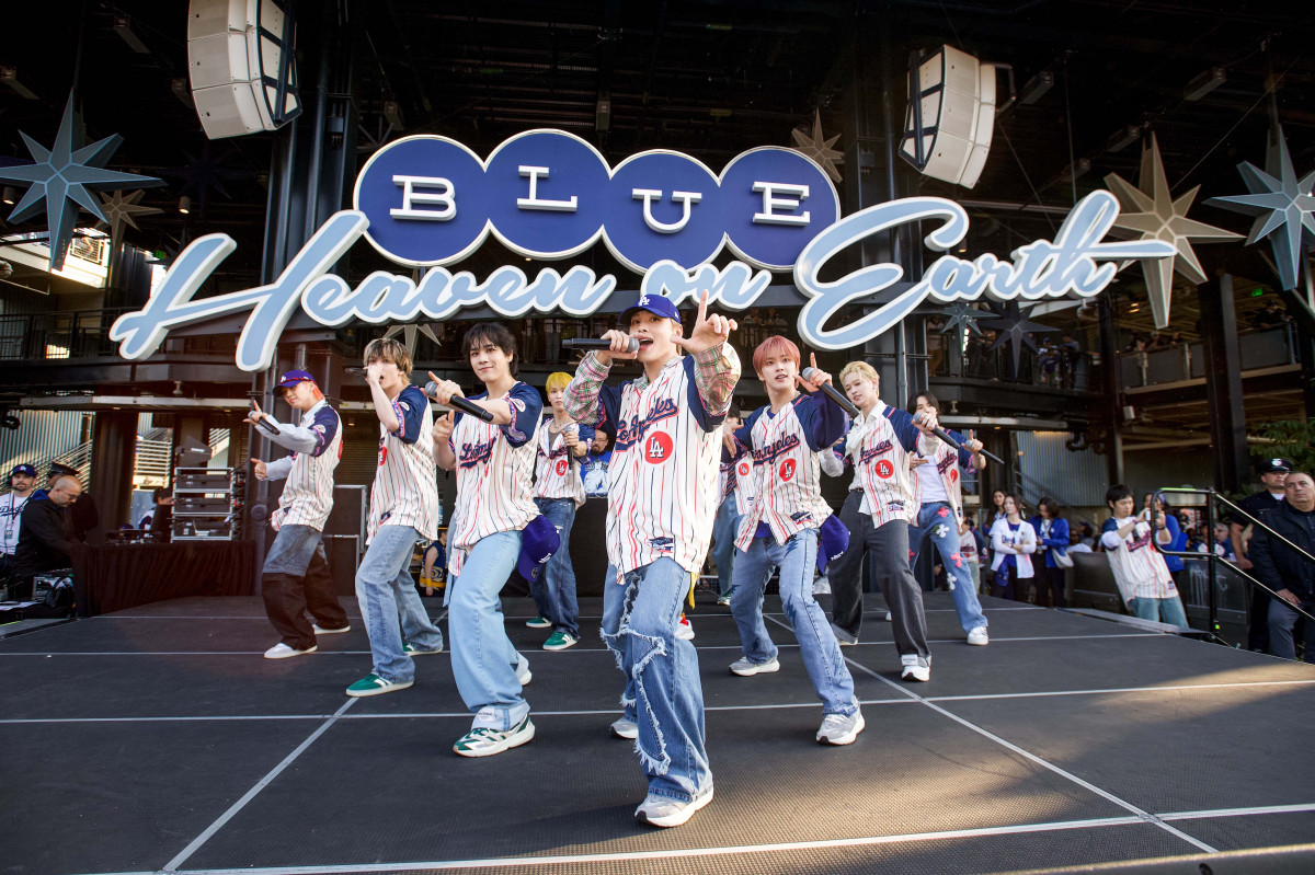 JO1、ドジャー・スタジアムでパフォーマンス 川西拓実「本当に信じられ