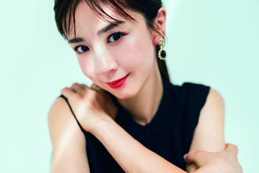 48歳・ほしのあき、“変形水着”着こなすオフショットに反響「さすが