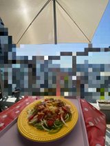 ��薃���u�C�������Ȃƃx�����_�Ń����`�v�i�ʐ^�̓u���O���j 