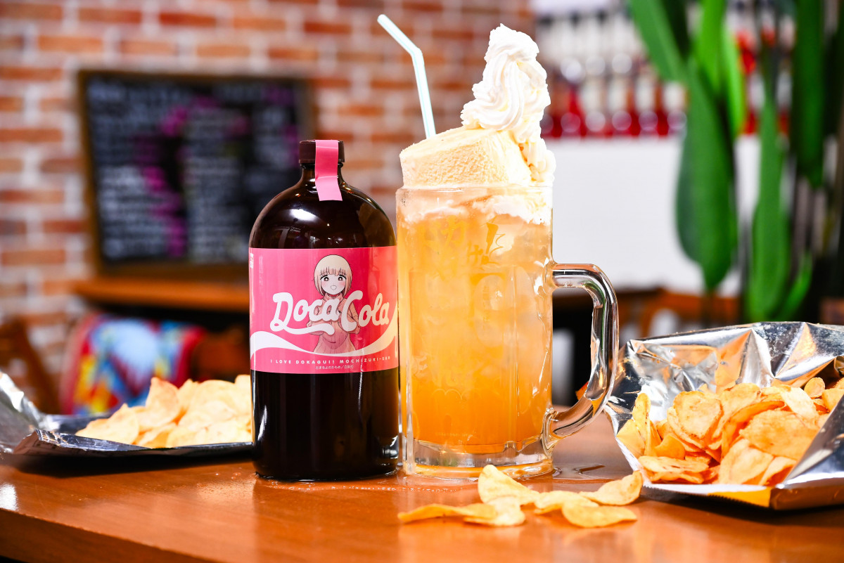 ドカ食いダイスキ！もちづきさん』クラフトコーラ（3055kcal）発売決定