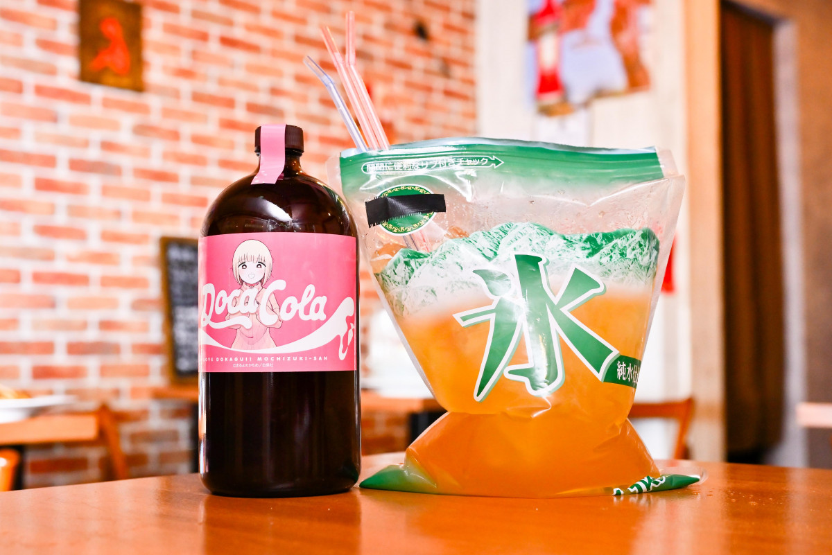 ドカ食いダイスキ！もちづきさん』クラフトコーラ（3055kcal）発売決定