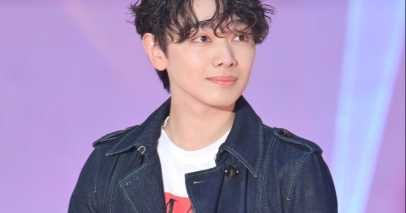 【ガルアワ】宮世琉弥、不敵な笑みに歓声倍増 ロングコートをなびかせランウェイ