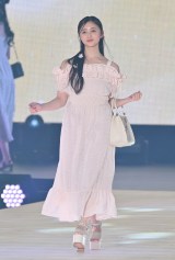 wRakuten GirlsAward 2025 SPRING/SUMMERxɓoꂵT؍46Ea (C)ORICON NewS inc. 