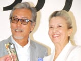岩城滉一の妻・結城アンナ、娘と2ショットで笑顔 家族時間のオフショットに反響「娘さんたち帰って来られてるんですね」「素敵」 