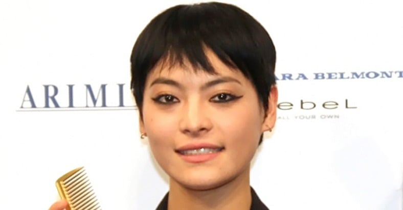 菅原小春、約1年前の“密着キス”ショットが話題「しょーゆうことね」 夫は14歳年上の俳優・黒田大輔